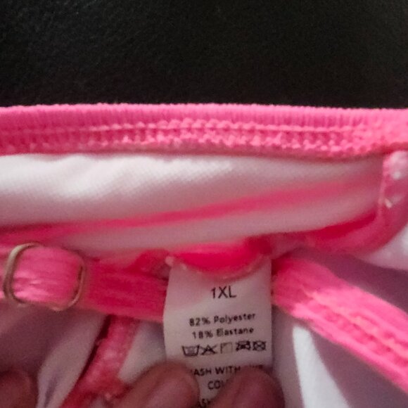 Pink swimsuit - Picture 2 of 2